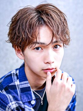 アルファ 新宿(alpha) フェザーパーマ/ブルーブラック/刈り上げセンターパート[新宿]