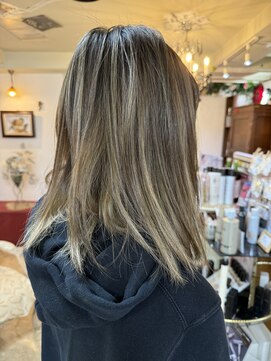 アルファ インタラクティブ エム フラワー(ALUFA interactive.M Flower) レイヤーエモージュ小顔カットシースルーバング大人ガーリー