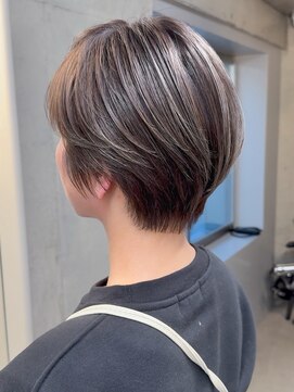 エウペ 渋谷(WEUPE) 斜めバング/グレージュカラー/デザインカラー/シルキーベージュ