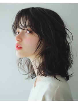 カラコレ(Cara Core) 外国人風/ブリーチ/ダブルカラー/ダークグレイ/カーリーパーマ