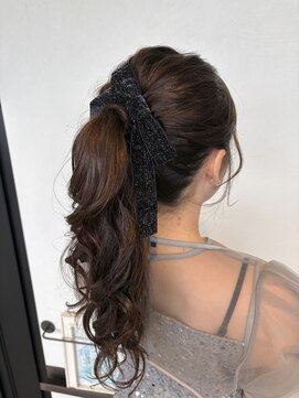 カルム ノエル(CALME noel) 高めポニーで大人可愛く