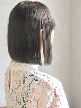 リムノン(LIMNON) 切りっぱなしパッツンボブ