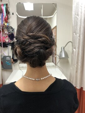 ビューティック ハラジュク(Hair&Make Beautique Harajuku) 綺麗め丸四つ編みシニオン