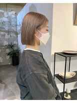 ノーム(norm) 耳かけストレートボブ/シアーベージュ/透明感カラー