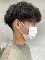 マグ カーネ バイ フィフス(Mag KANE by fifth) 波巻きスパイラルパーマメンズマッシュセンターパート刈り上げ
