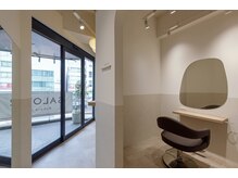サロウィン 名古屋本山店(SALOWIN)の雰囲気（白を基調とした明るい店内になっております。）