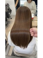 エラ(Ella)&nbsp;髪質改善で叶えるやわらかミルクベージュ