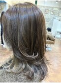 変わらず大人気☆シルバーグレージュインナーカラー×レイヤー