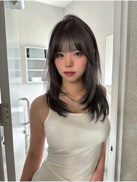 天神美容室 海外レイヤーカットハッシュカットグレージュ