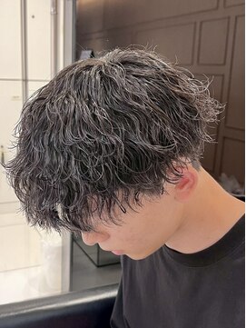 グロップ 町田(GLOP) 動きと束感のメンズ波巻きパーマ