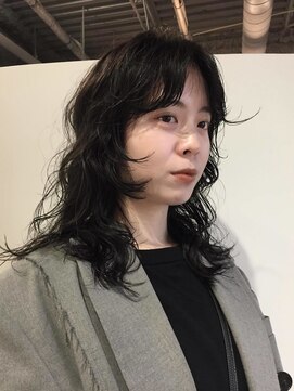 ナヌーク シブヤ(nanuk shibuya) ミディアムレイヤーパーマ