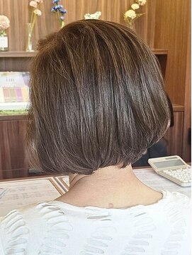 クリッパーループ(Clipper) 40代からの上品大人ボブ×白髪ぼかしハイライトカラー