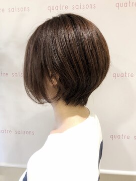 キャトルセゾン(quatre saisons) 絶壁克服前下がりショートボブ