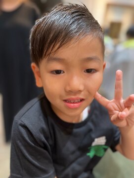 マーブルヘアー(Marble hair) キッズアシンメトリーカット