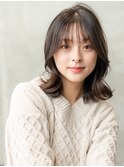  20代30代大人可愛いグレージュカラー斜めバングショートボブ