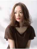 くくった時の毛先に丸みが出る長さのやわらかミディアム