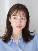 前髪　こなれミディ　イメチェン　ミディアム　外ハネ　ベージュ