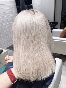 ステア ケース(stair case) ハイトーンホワイトブロンド抜きっぱなし髪質改善トリートメント