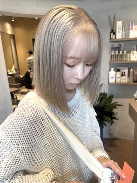 ソラス 緑地公園店(SOLAS) ホワイトグレージュ