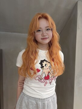 ニキータ(Nikiita) 〈ブリーチ/ダブルカラー/オレンジ/波巻き〉S26