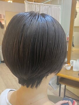 ヒラソル(girasol) 丸み&くびれショート_プジョリトリートメント_ヘッドスパ