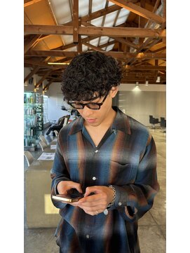 ルーム プロデュースドバイ アミカ(Room produced by Amica) メンズパーマ