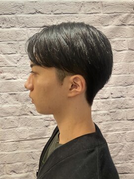 グレイスフル バーバープラチナム 六本木店(Graceful Barber platinum) ツーブロック短めセンターパート