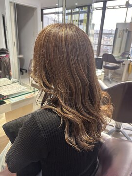 フェイバリットビューティシャルム(Favorite Beauty Charme) 上大岡で大人の抜け感をつくるならハイライトカラー