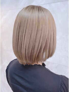 ドゥマン(Demain) ブリーチなし/透明感溢れる/ミルクティーベージュ/小顔/ボブ