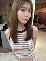 インビテーション(invitation) レイヤーロング大人かわいいシルキーベージュ顔周りカット前髪