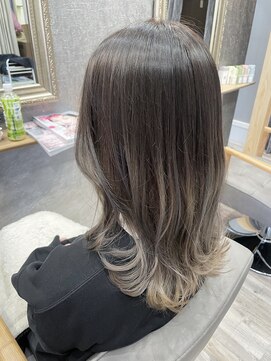 リズバイジル(Liz by JILL) グラデーションカラー