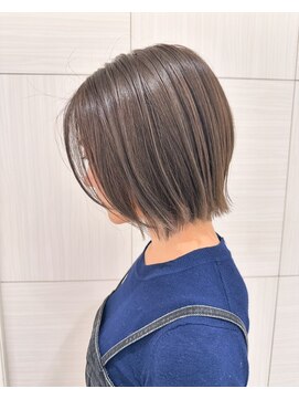 レ セゾン(Les Saisons) 透明感のある大人かわいいアッシュグレージュボブ