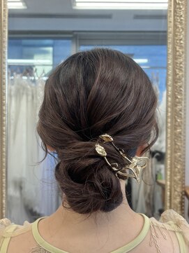 サリーワンフォーワン(Sally 141) 綺麗めシニヨン