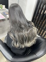 モエバイアリア(Moe by aria)&nbsp;ホワイトベージュのグラデーション！