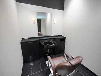 グランド 西院店の写真/[初めての方でも大歓迎★]メンズカット,シェービング,パーマ,スパ施術があるバーバー