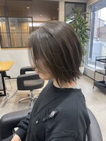 フィーカ(fika) オリーブグレージュとレイヤーボブ担当浜辺海斗