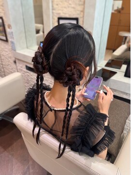 ヴィサージュプラス(VISAGE plus) 【お呼ばれヘアセット】タイト×ツインお団子