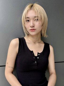 トルネード(TORNADO) 切りっぱなしボブ フェイスレイヤーブロンドインナーカラーt823