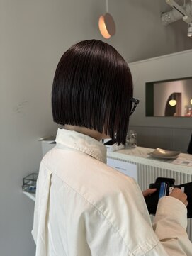 ムーム(Momb) プツッとストレートボブ