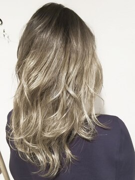 ローグ ヘアー 金町店(Rogue HAIR) ハイライトデザインカラーオリーブグレー小顔ハイレイヤーカット