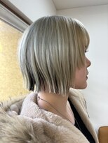 エルフゥ(Elle fou)&nbsp;アンブレラカラー　ホワイトカラー　お姫様カット　ミニボブ