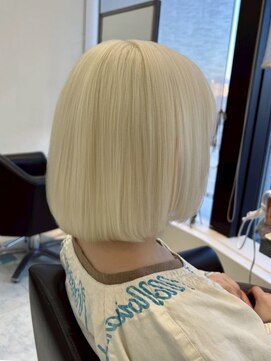 ヘアーカッティングガーデン ジャック モアザン 松山店 ホワイトブロンド×ミニマムボブ