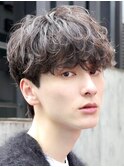 緩め波巻きスパイラルパーマシャドウパーマメンズセンターパート