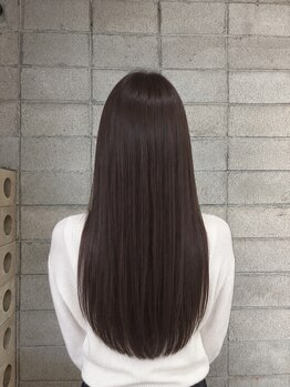 アーバン チックス(URBAN CHICKS)の写真/柔らかく自然なストレートヘアを実現する縮毛矯正♪髪に優しい薬剤を使用し、ダメージレスな仕上がりに◎