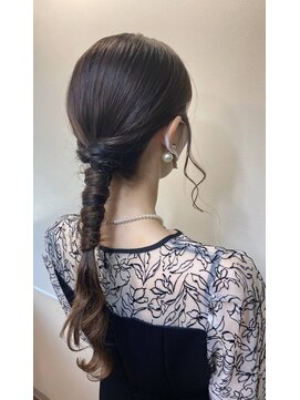 結婚式のヘアセット28選】長さ・年齢・セルフ動画別でご紹介！│結婚式 