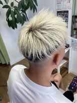 ナチュラル(Natural)&nbsp;スキンフェード×ホワイトカラー