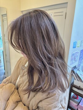 フーチー クーチー アマティー 豊中店(FUCHI KUCHI amati) @fuchi_kuchi.okada[大阪豊中/アッシュベージュ/透明感カラー］