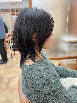 ラウンジ モリオ イケブクロ(Lounge MORIO Ikebukuro) ミディアムレイヤー/ウルフ/センターパート/くびれレイヤー◯