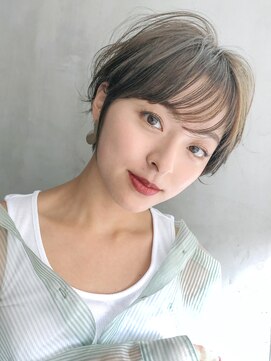 シオン(shion) マロンベージュフェザーショート似合わせカット_69054