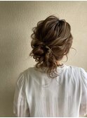 抜け感たっぷりのナチュラルヘア ー くしゅっとシニヨンl